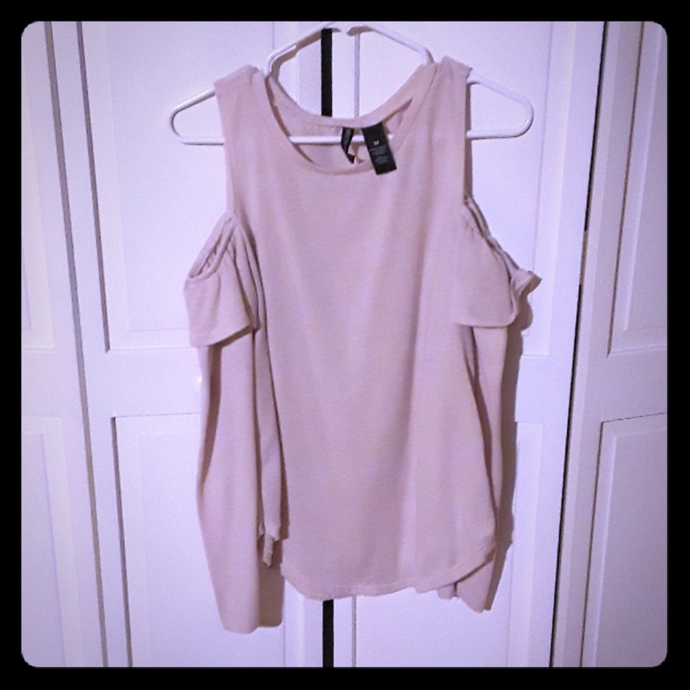 Cute light pink size medium top
